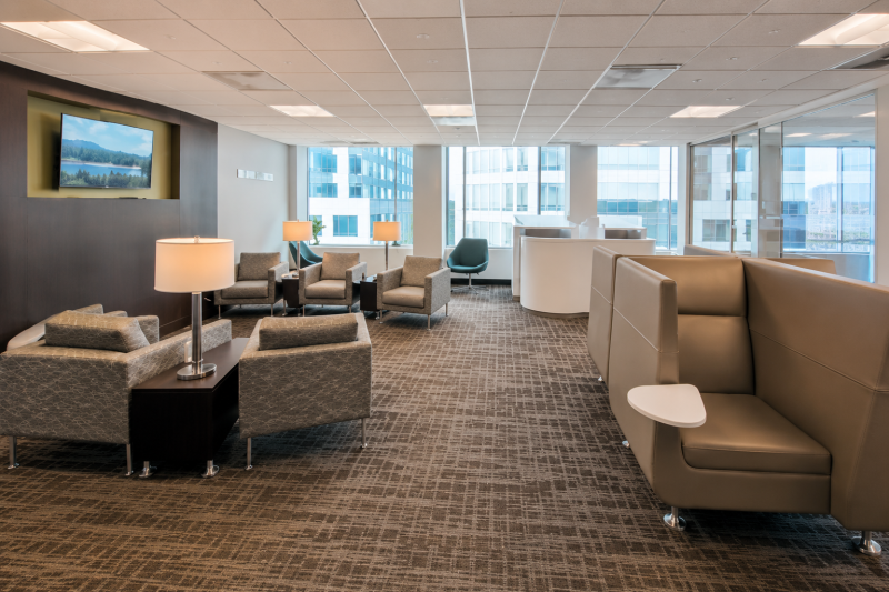 The lobby at 10 S. Riverside Plaza 